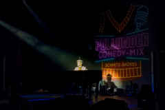 0011_Comedy-am-Fluegel