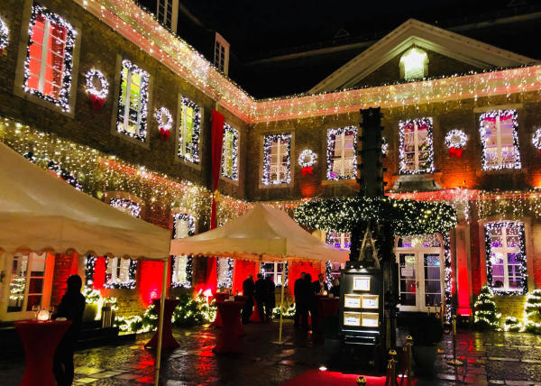 Köln: Weihnachtsfeier mit Zauberer in der Wolkenburg 