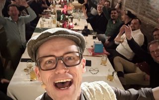 Der Weihnachtsfeier-Zauberer mit Wirkung